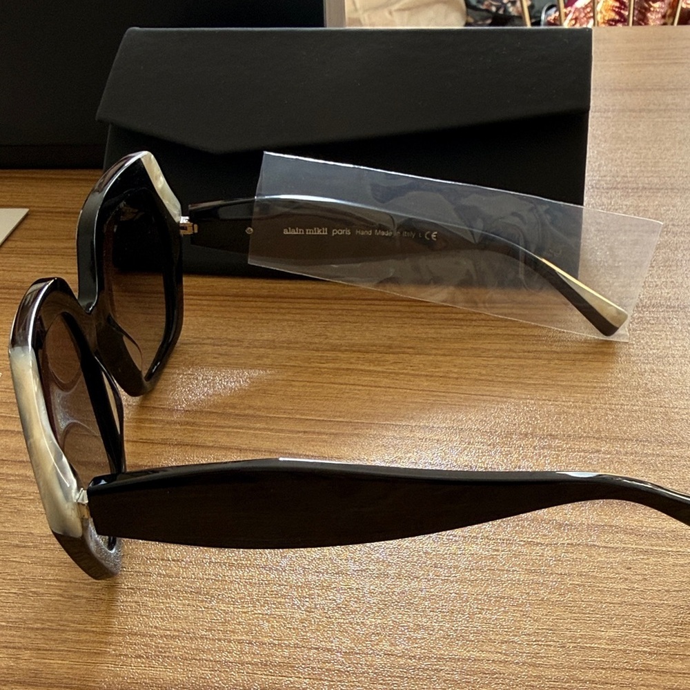 Alain Mikli Black Sunglasses with Case - Picture 2 of 4